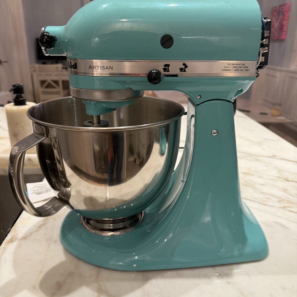 New KitchenAid 5 quart mixer